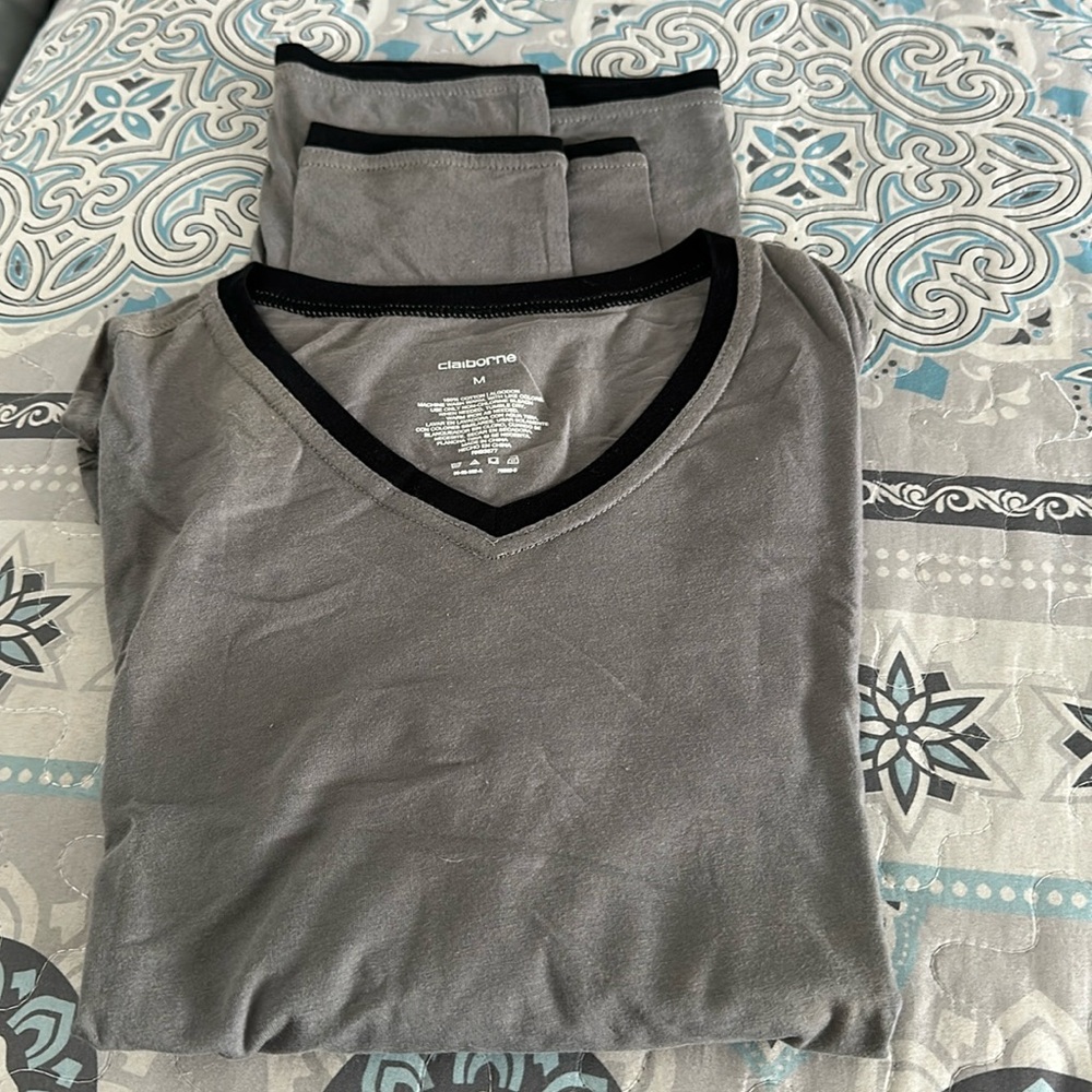 Men's Claiborne long sleeves V neck tee Size M gray black pipping 100% cotton
